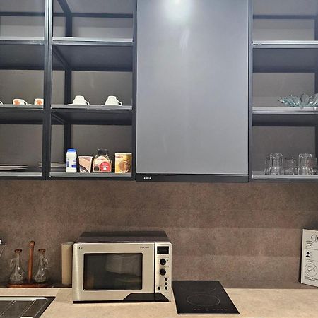 Tam Serviced Studio Apartments Next To Blloku Tirana Zewnętrze zdjęcie