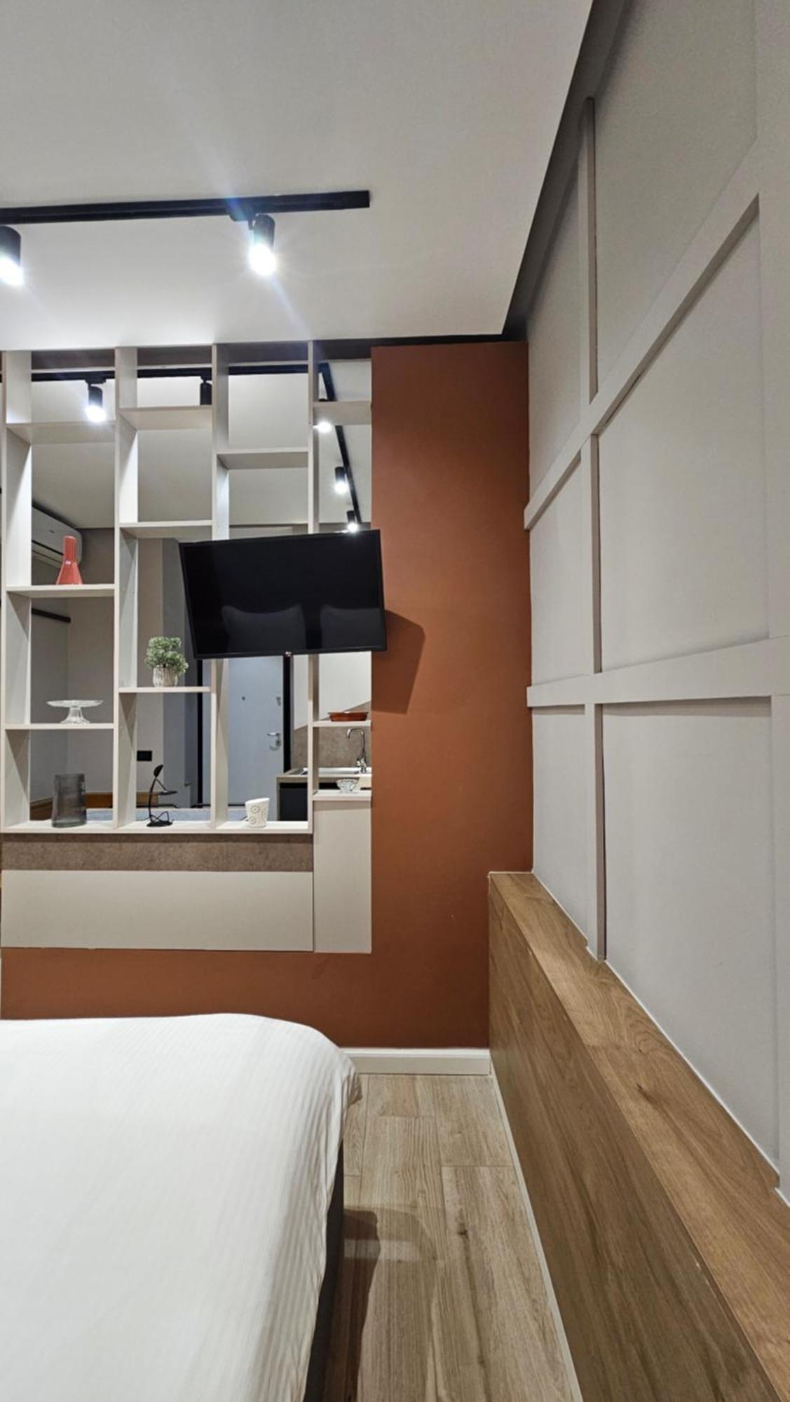 Tam Serviced Studio Apartments Next To Blloku Tirana Zewnętrze zdjęcie