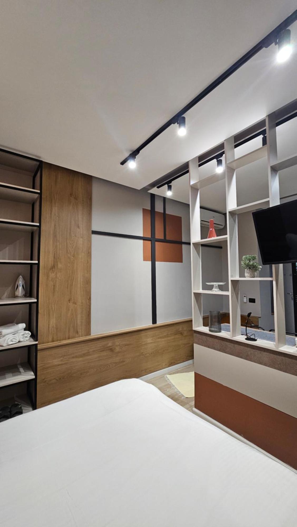 Tam Center Studio Apartment Next To Blloku No2 Tirana Zewnętrze zdjęcie