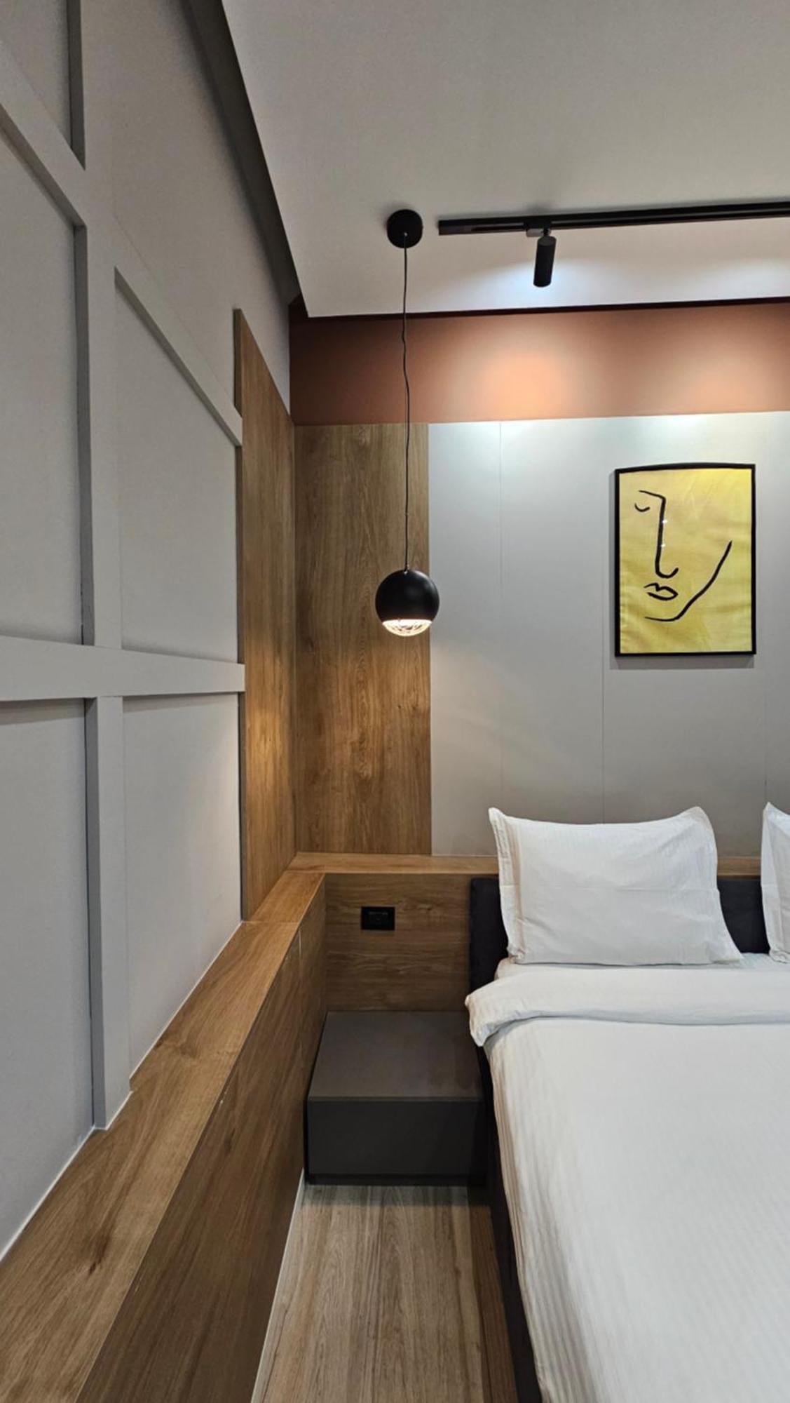 Tam Serviced Studio Apartments Next To Blloku Tirana Zewnętrze zdjęcie