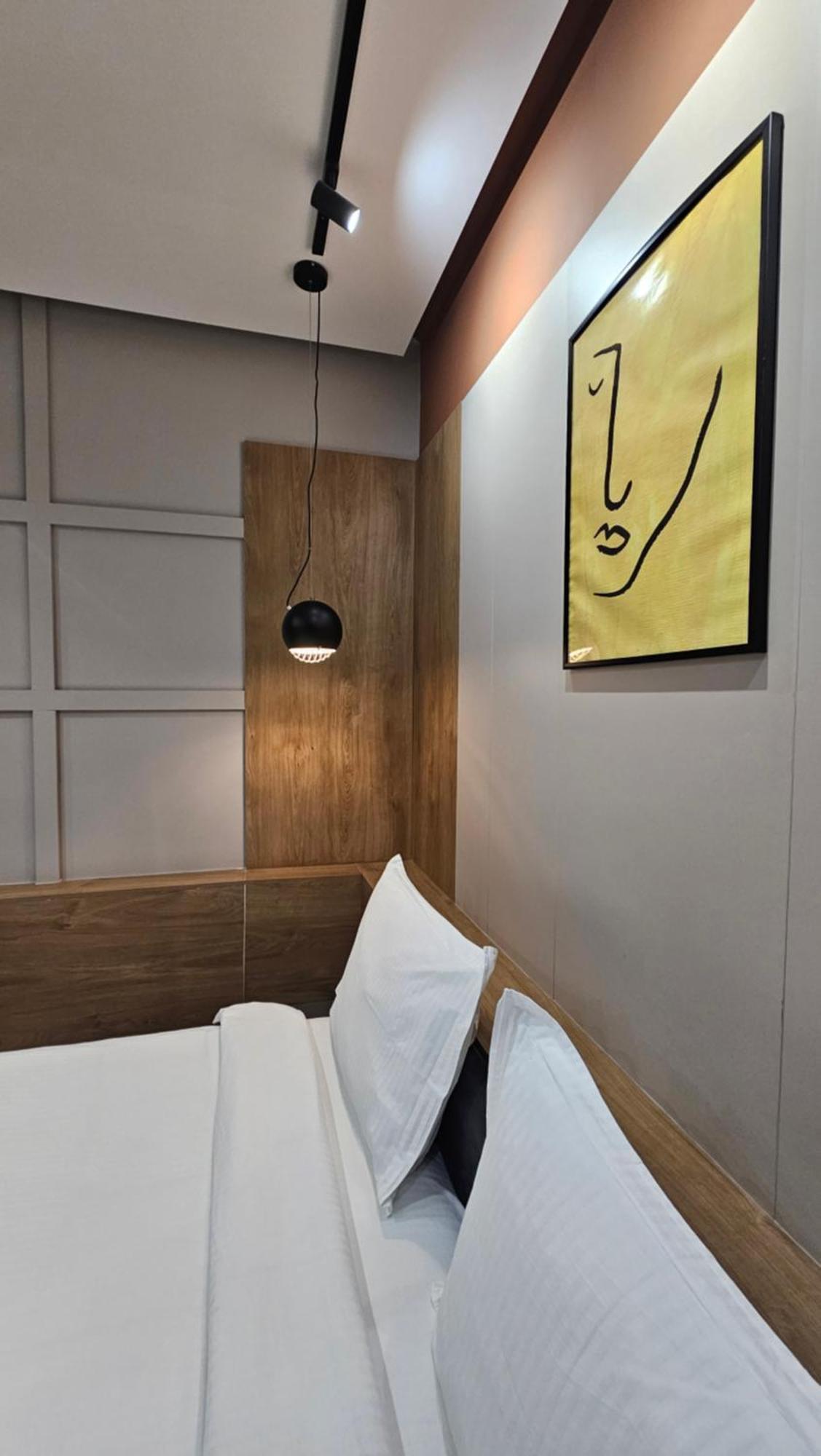 Tam Serviced Studio Apartments Next To Blloku Tirana Zewnętrze zdjęcie