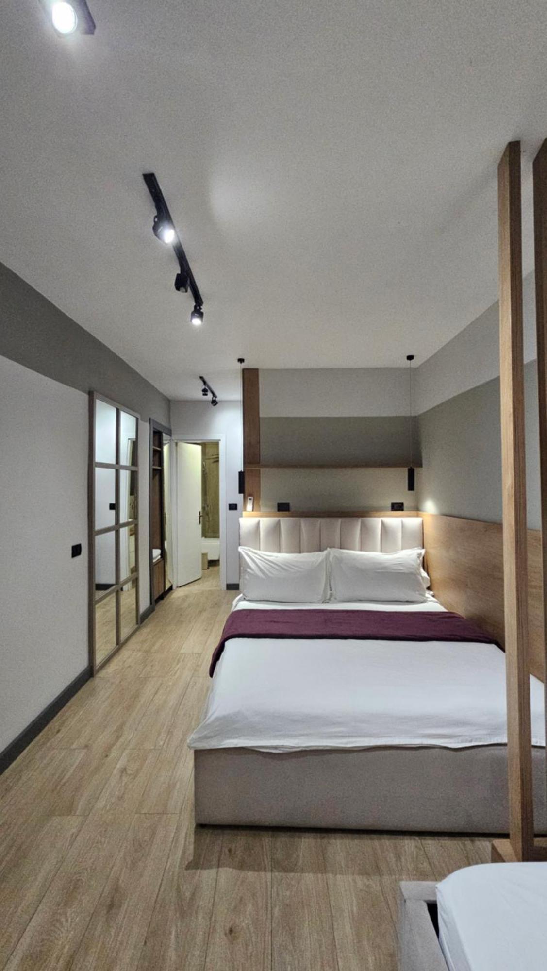 Tam Serviced Studio Apartments Next To Blloku Tirana Zewnętrze zdjęcie