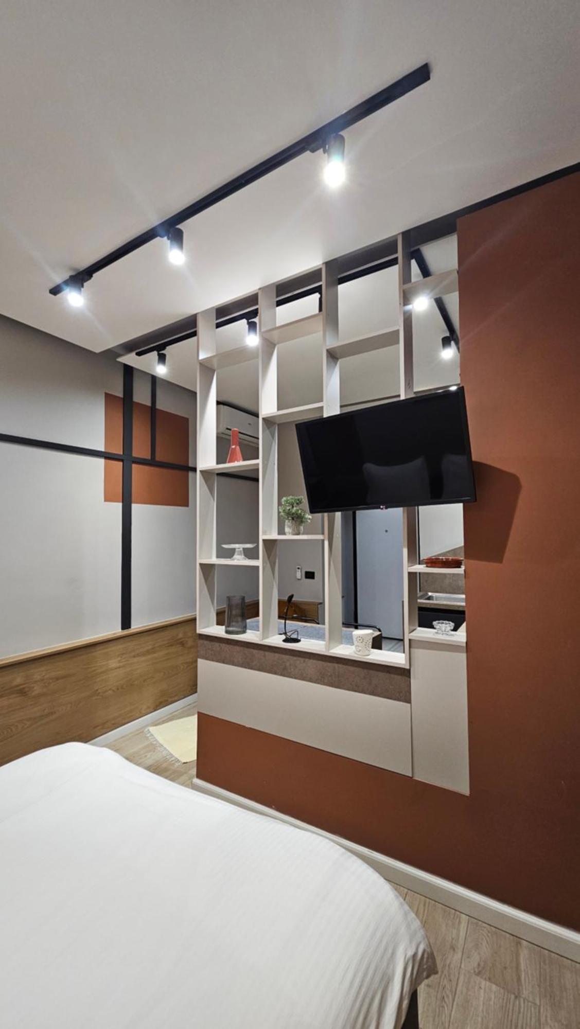 Tam Serviced Studio Apartments Next To Blloku Tirana Zewnętrze zdjęcie