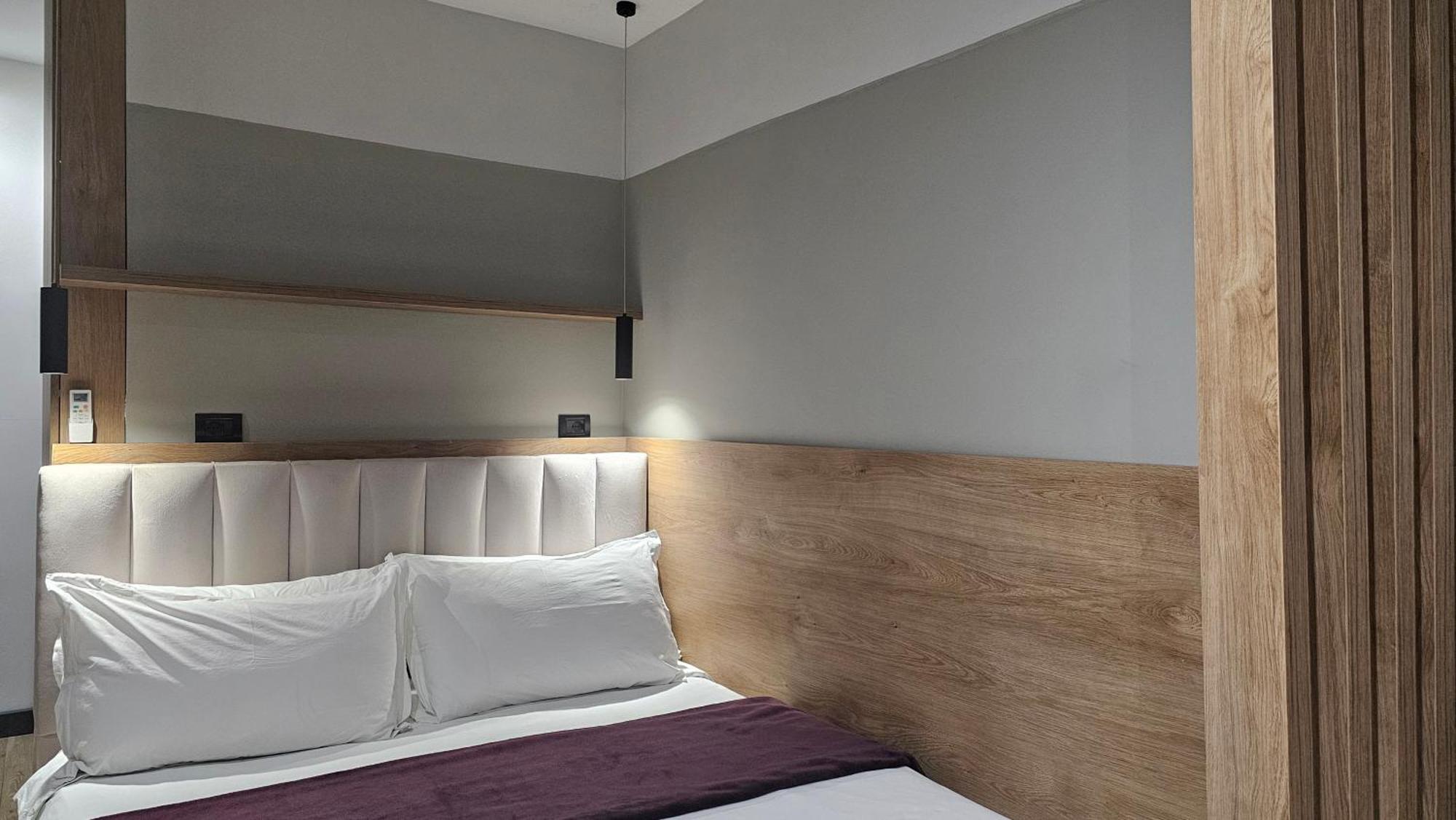 Tam Serviced Studio Apartments Next To Blloku Tirana Zewnętrze zdjęcie