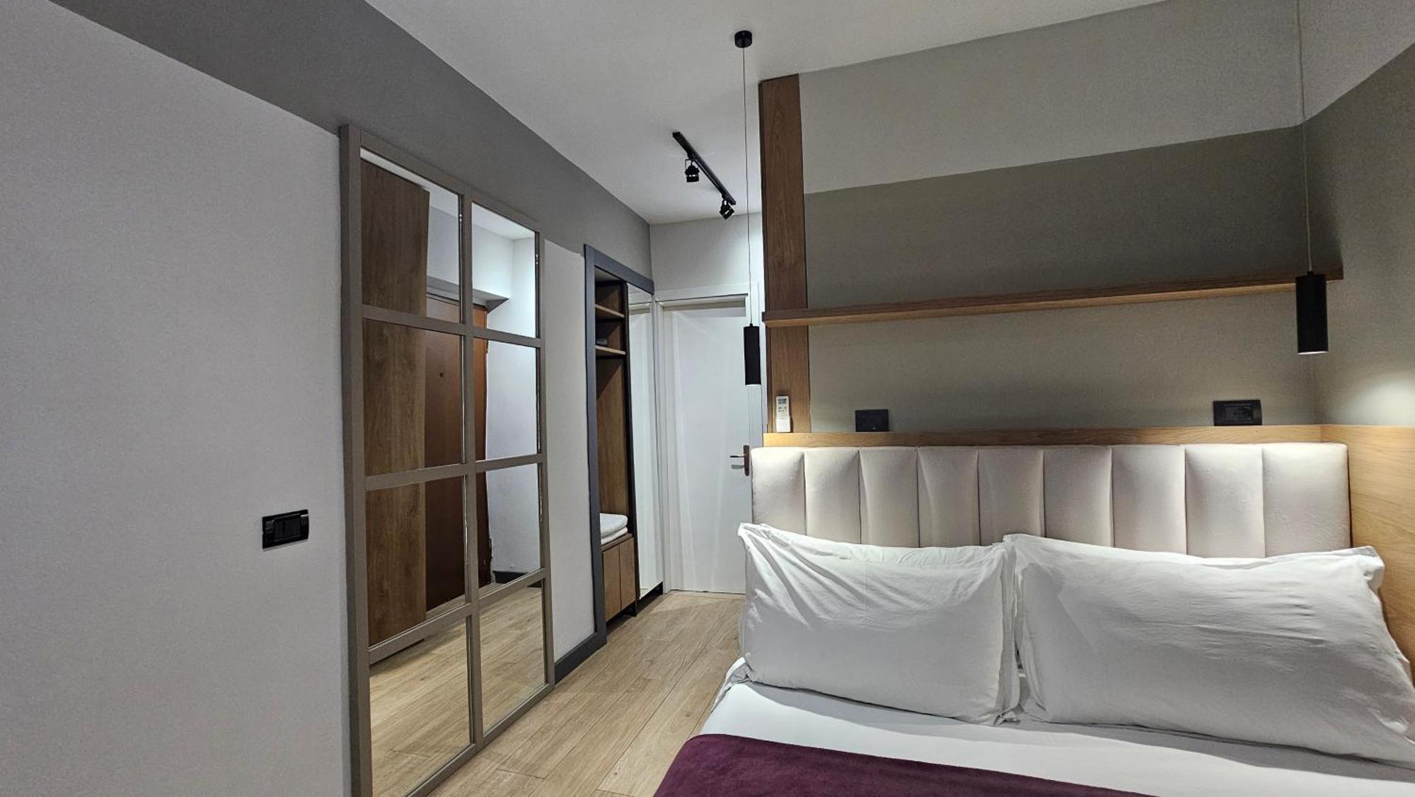 Tam Serviced Studio Apartments Next To Blloku Tirana Zewnętrze zdjęcie