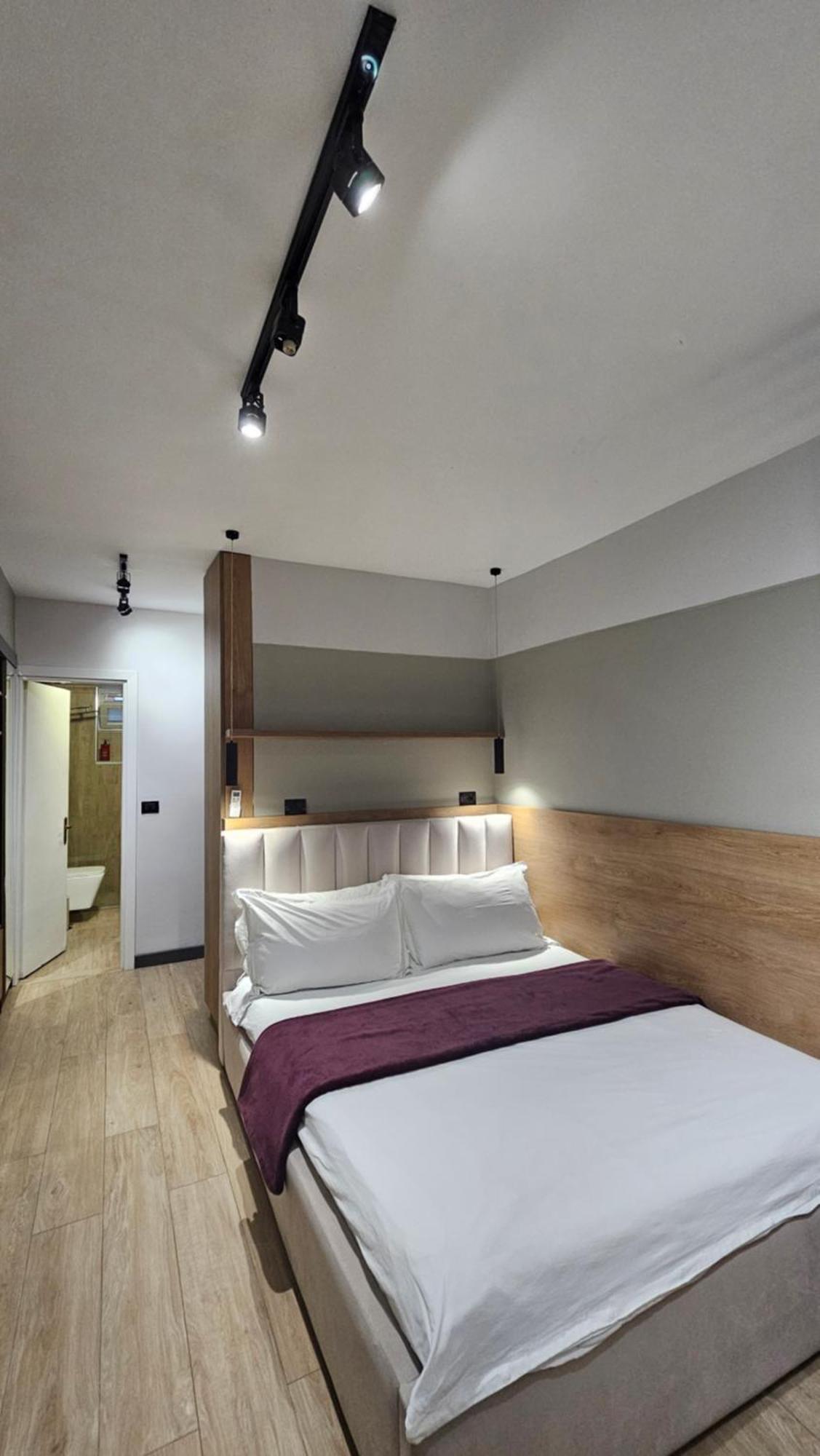 Tam Serviced Studio Apartments Next To Blloku Tirana Zewnętrze zdjęcie