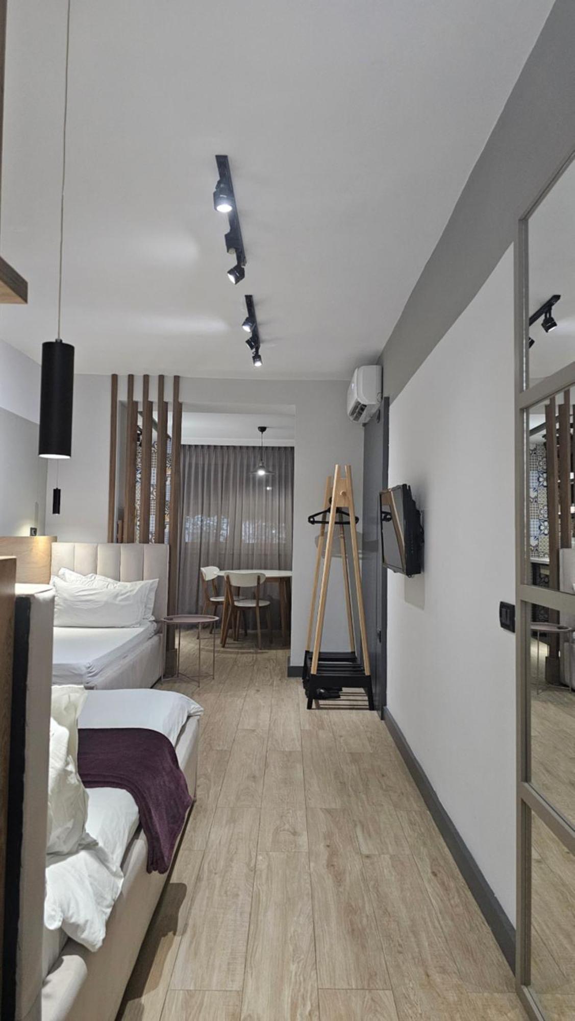 Tam Center Studio Apartment Next To Blloku No2 Tirana Zewnętrze zdjęcie