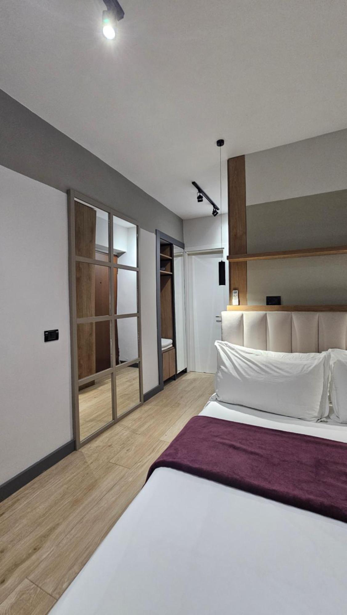 Tam Serviced Studio Apartments Next To Blloku Tirana Zewnętrze zdjęcie
