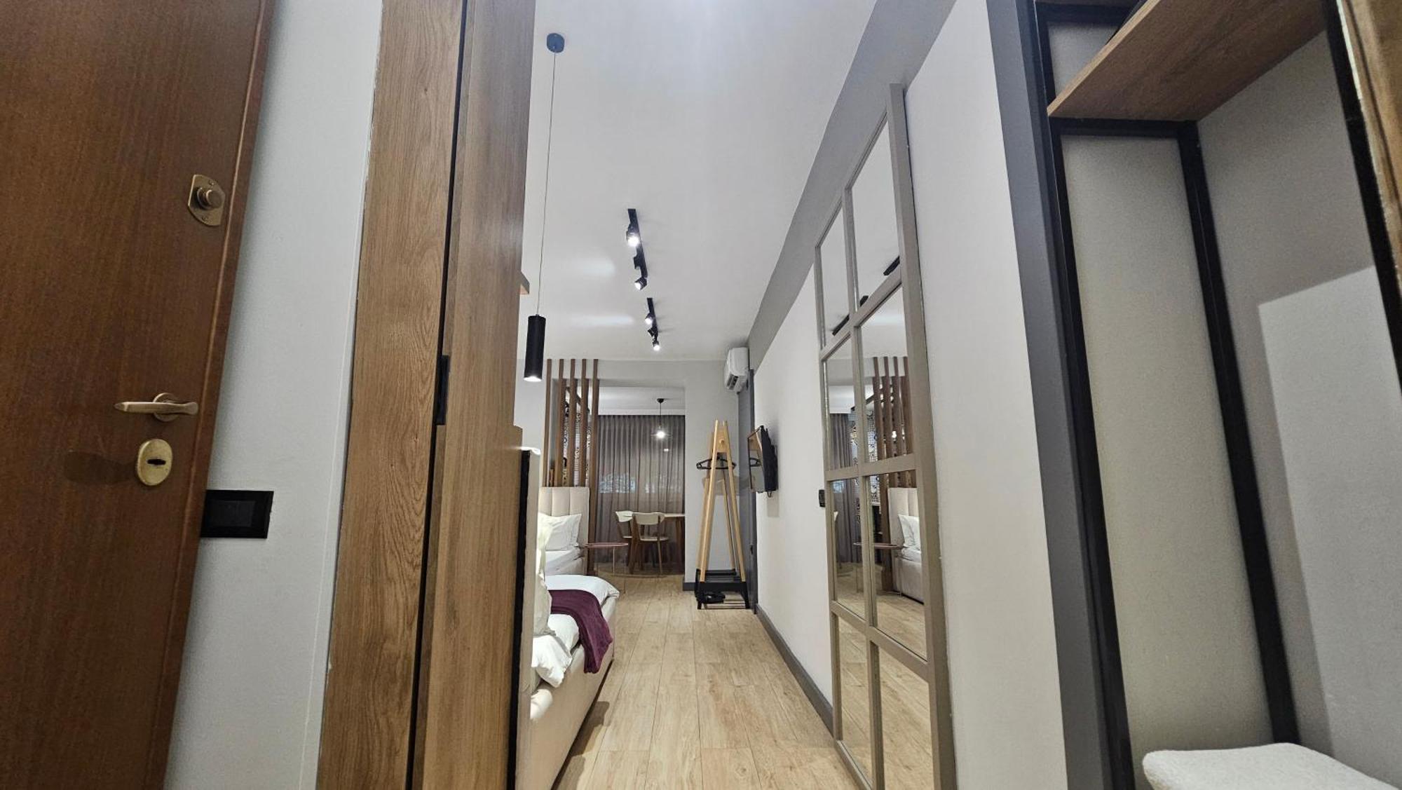 Tam Serviced Studio Apartments Next To Blloku Tirana Zewnętrze zdjęcie