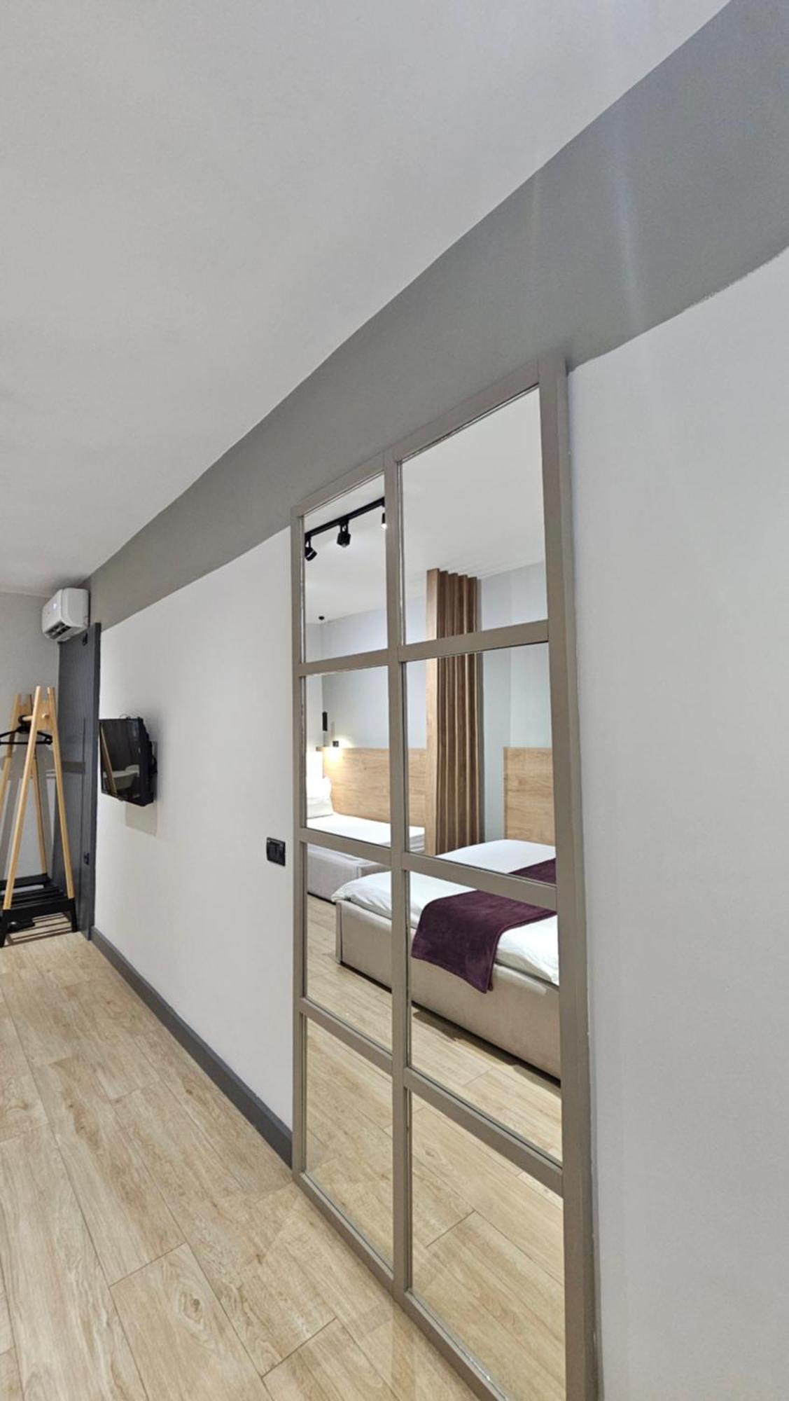 Tam Serviced Studio Apartments Next To Blloku Tirana Zewnętrze zdjęcie
